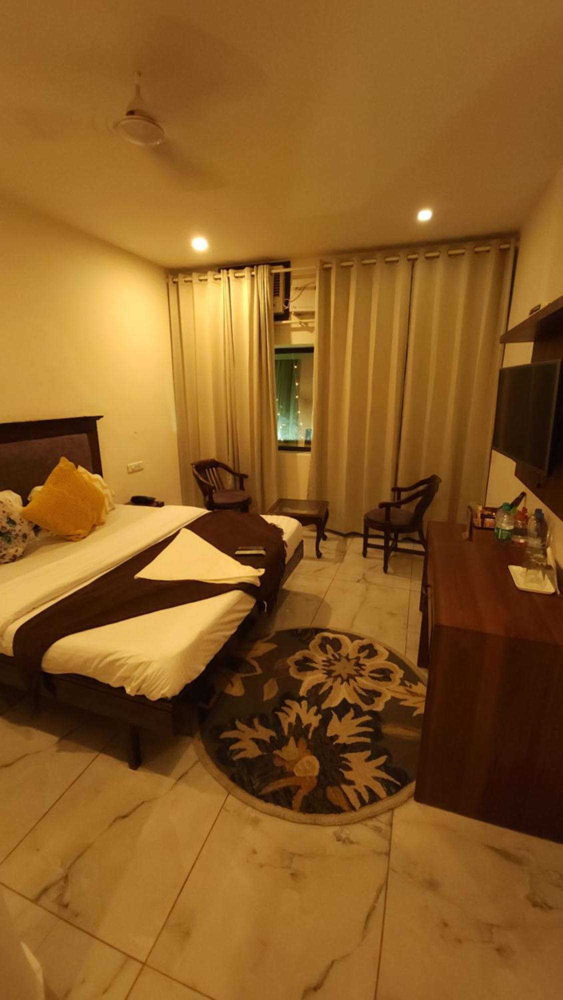 Hotel Vrs Inns Chandigarh Exterior photo