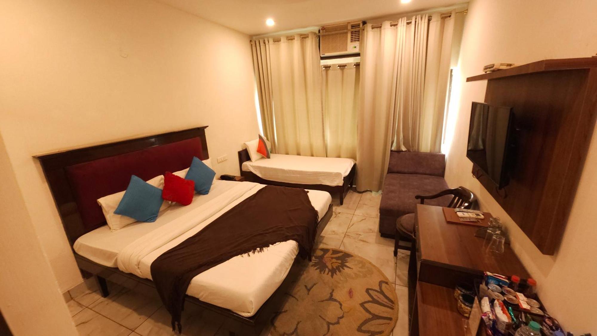 Hotel Vrs Inns Chandigarh Exterior photo